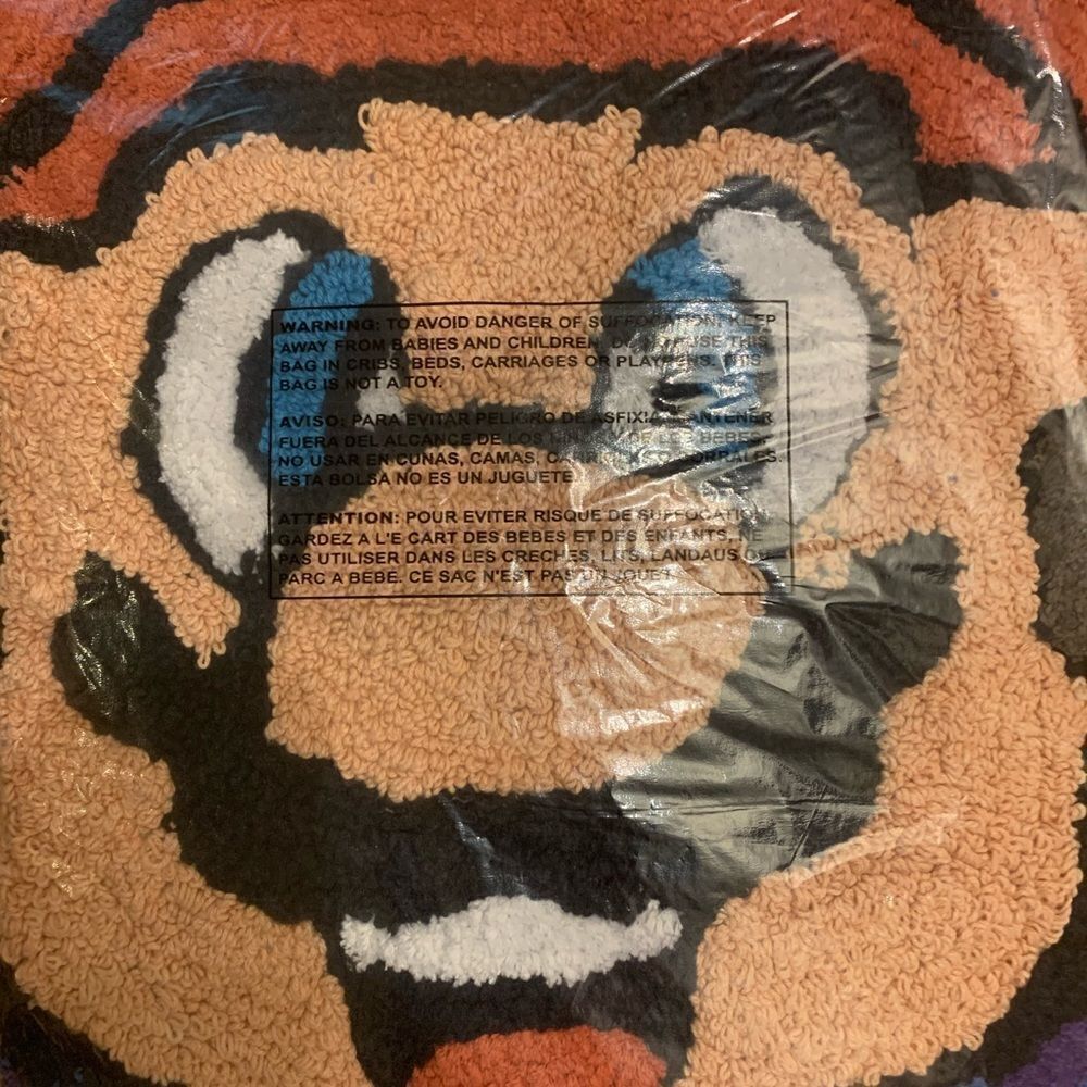 New Super Mario Kids Accent Rug 48x30    - Picture 6 of 8